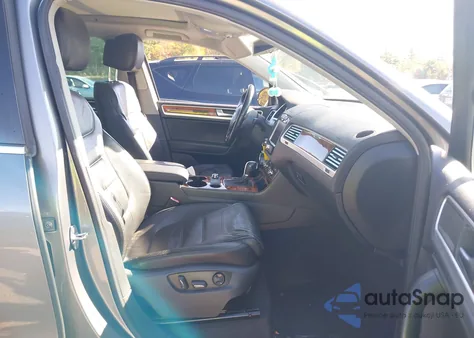 2011 Volkswagen Touareg Vr6 Lux z USA, uszkodzony, nr VIN WVGFF9BP8BD003162